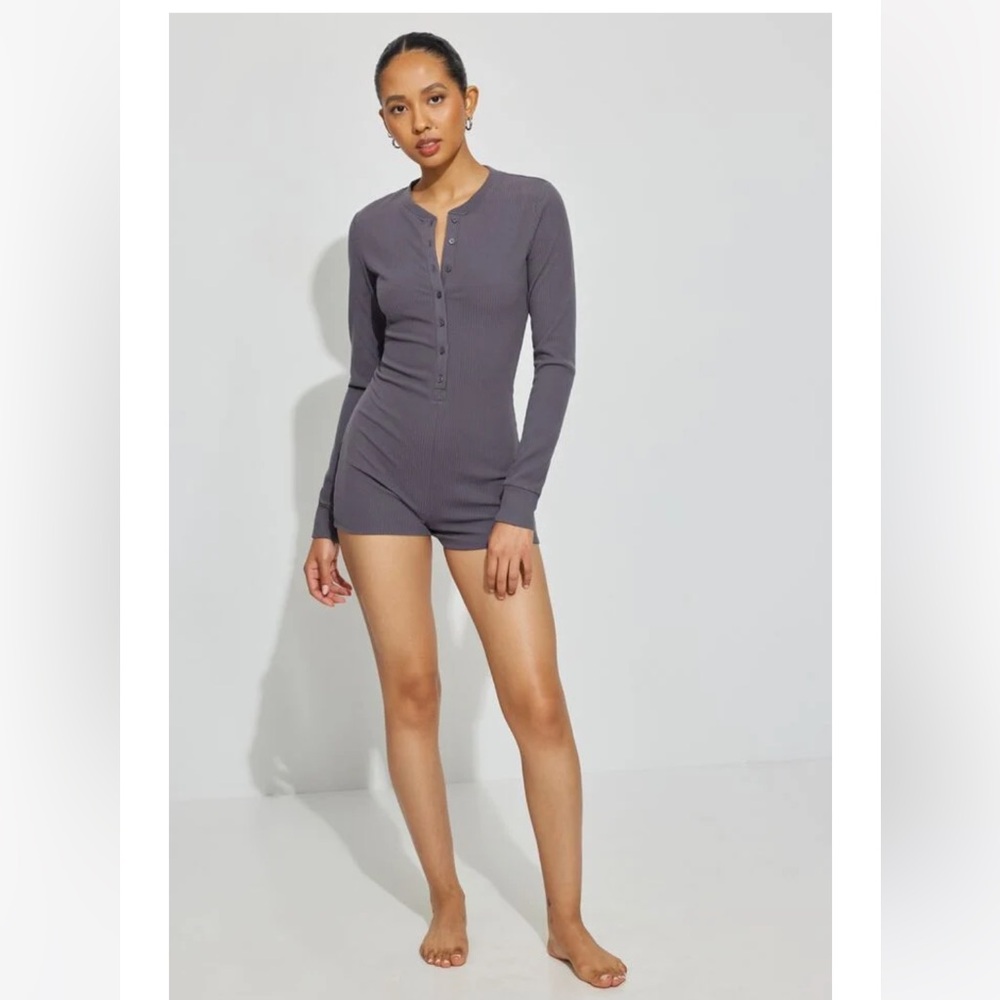GARAGE// NWT SLEEP RIB ONESIE